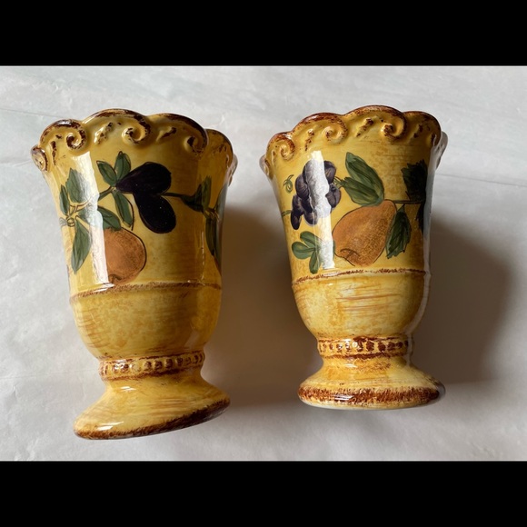 CIC Vintage Country Salt & Pepper Pottery Shakers - Picture 2 of 9